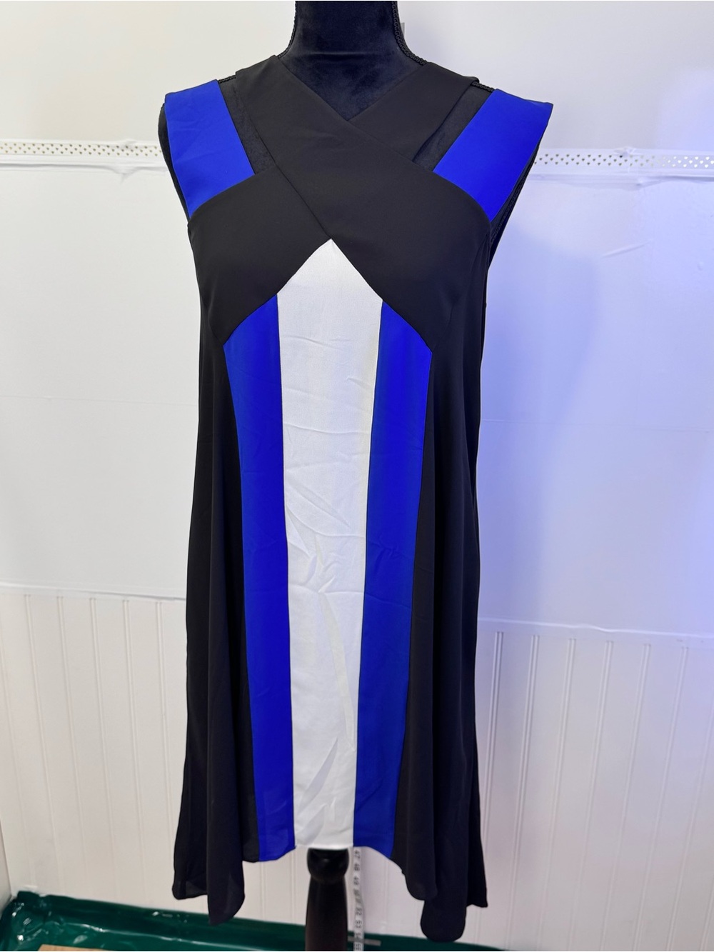 BCBG XS Cutout Colorblock Maxi Dress Blue Black White Geometric Chic